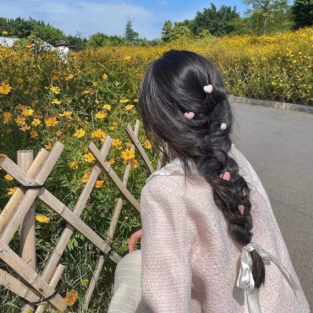 隐世狼女第一季 海报